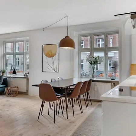Stylish Two Floor In Vibrant Norrebro